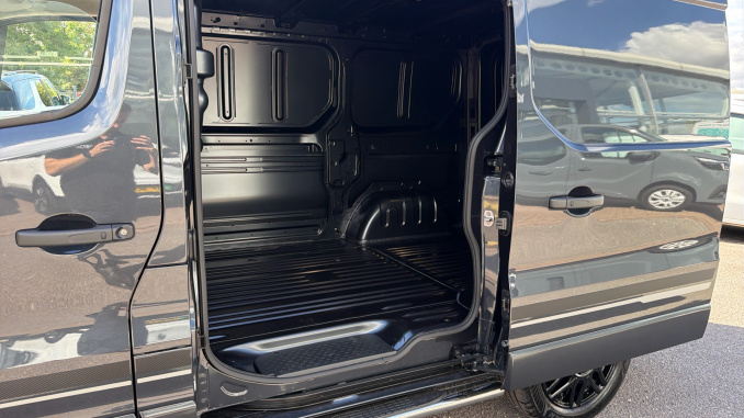 Renault Trafic Swb Diesel SL30 Blue dCi 170 Graphite Edition Van EAG9 - Image 5